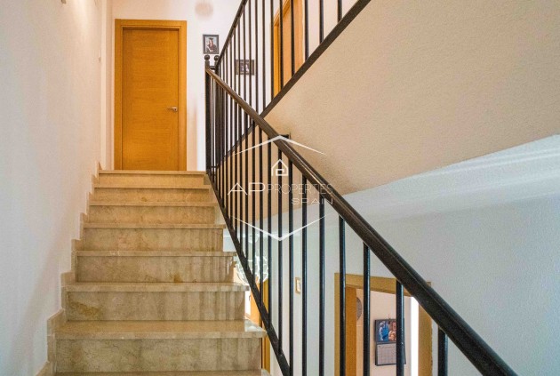 Herverkoop - Villa - Vrijstaand -
Pinoso - calle francisco de Quevedo 10C Staircase 3 Ground