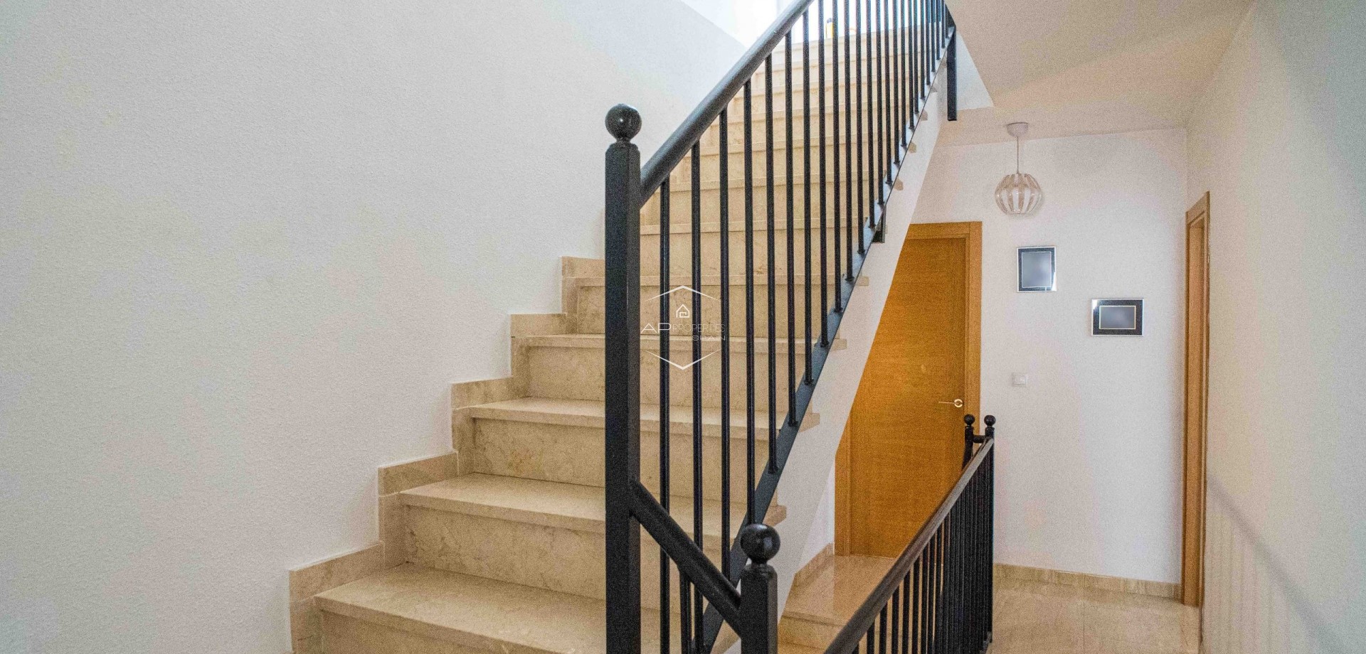 Herverkoop - Villa - Vrijstaand -
Pinoso - calle francisco de Quevedo 10C Staircase 3 Ground