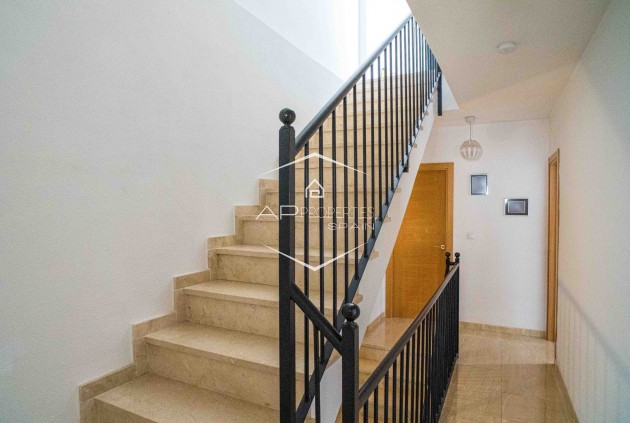 Herverkoop - Villa - Vrijstaand -
Pinoso - calle francisco de Quevedo 10C Staircase 3 Ground