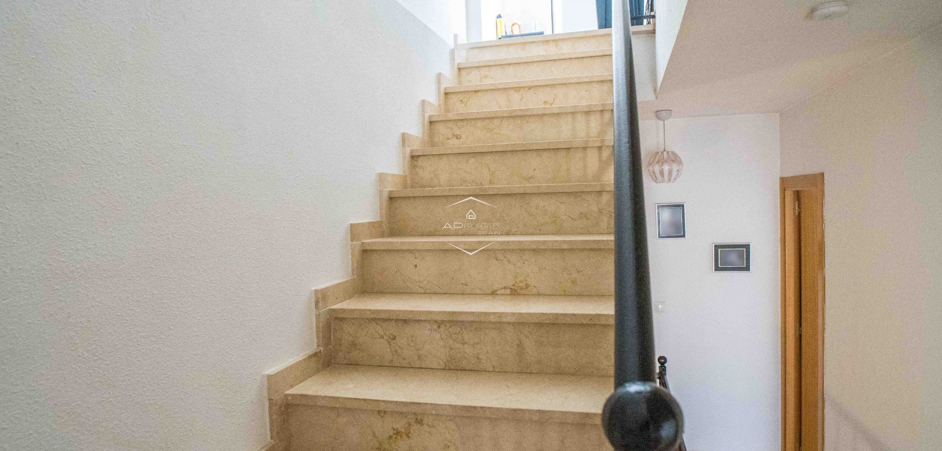 Herverkoop - Villa - Vrijstaand -
Pinoso - calle francisco de Quevedo 10C Staircase 3 Ground