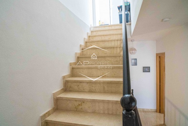 Herverkoop - Villa - Vrijstaand -
Pinoso - calle francisco de Quevedo 10C Staircase 3 Ground