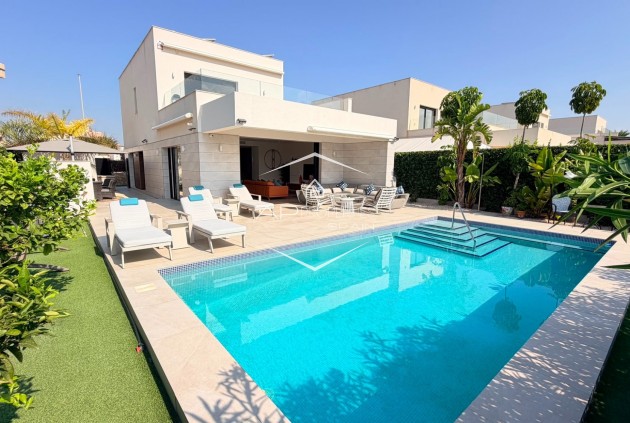 Resale - Villa - Detached -
Los Montesinos - La Herrada
