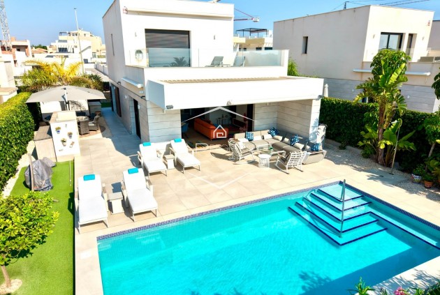 Resale - Villa - Detached -
Los Montesinos - La Herrada