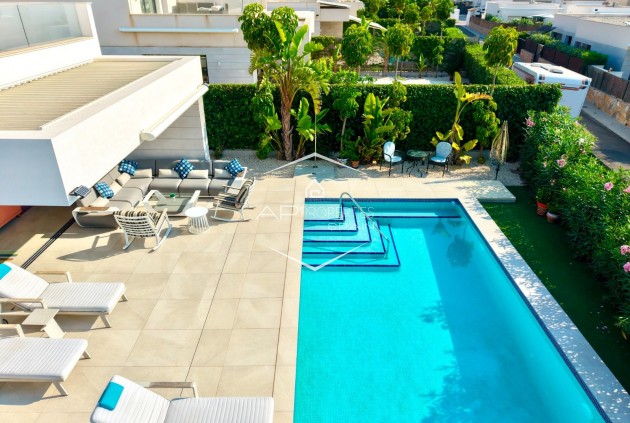 Resale - Villa - Detached -
Los Montesinos - La Herrada