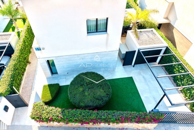 Resale - Villa - Detached -
Los Montesinos - La Herrada