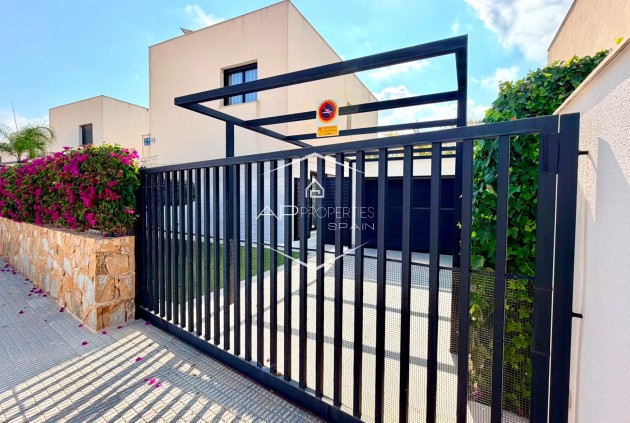 Resale - Villa - Detached -
Los Montesinos - La Herrada