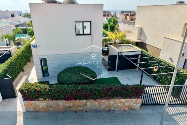 Resale - Villa - Detached -
Los Montesinos - La Herrada