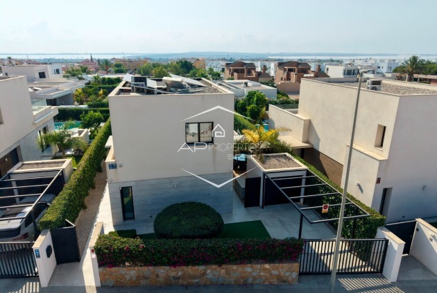 Resale - Villa - Detached -
Los Montesinos - La Herrada