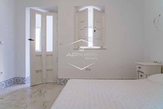 Reventa - Villa - Independiente -
Pinoso