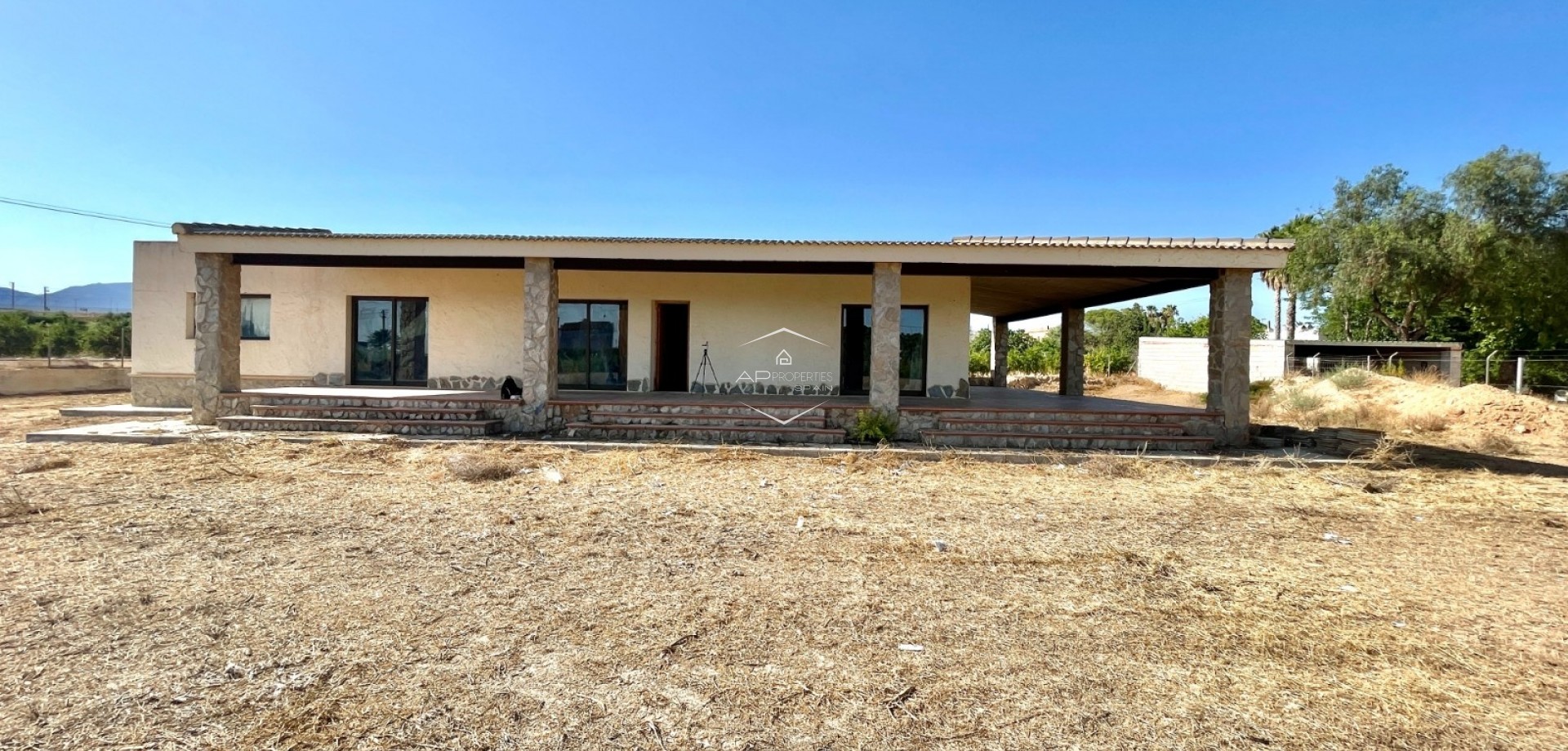 Herverkoop - Finca -
Elche - Matola