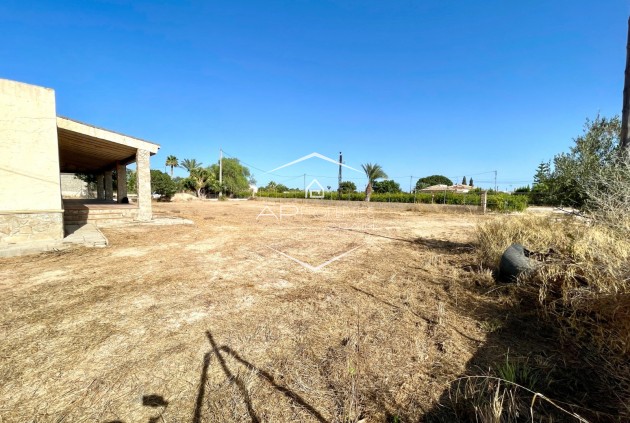 Herverkoop - Finca -
Elche - Matola