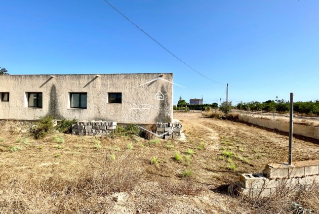 Herverkoop - Finca -
Elche - Matola