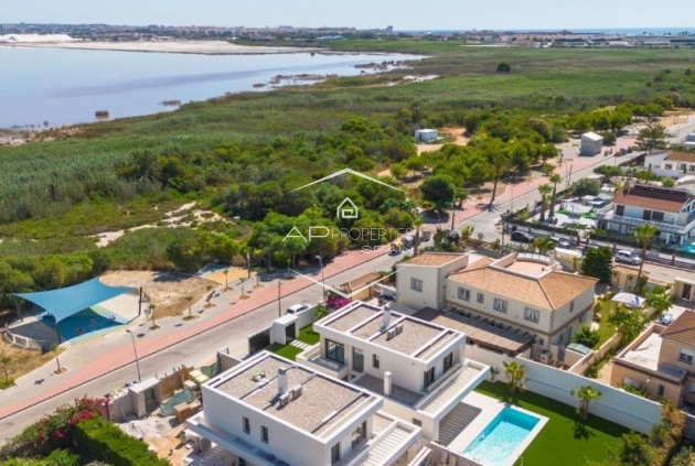 Nowy budynek - Willa - Dom wolnostojący -
Torrevieja - Los Balcones