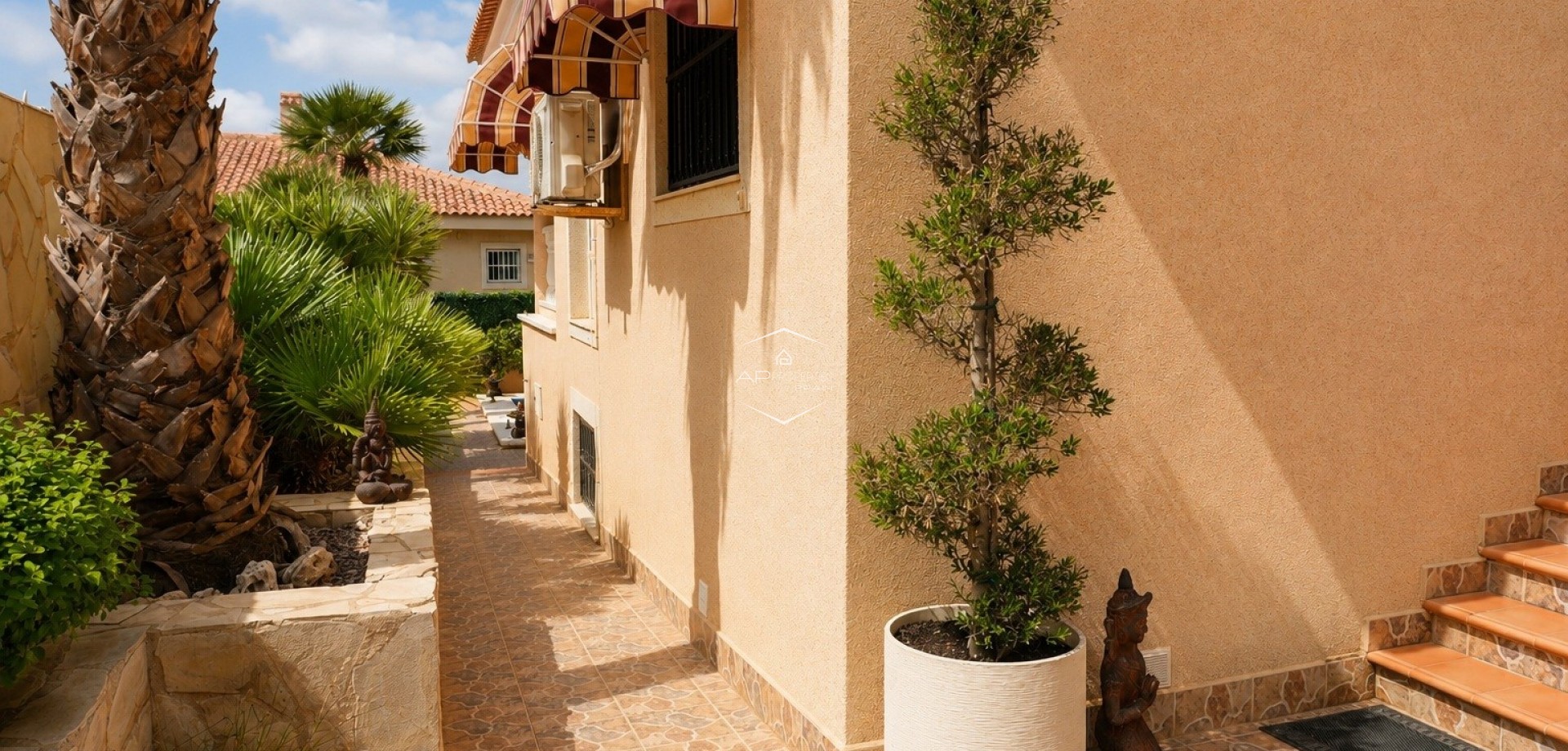 Revente - Villa - Indépendante -
Rojales
