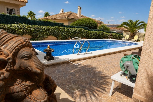 Revente - Villa - Indépendante -
Rojales