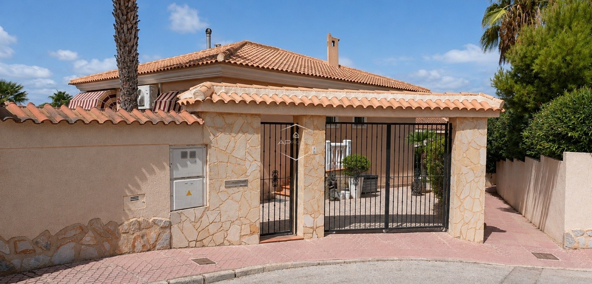 Revente - Villa - Indépendante -
Rojales