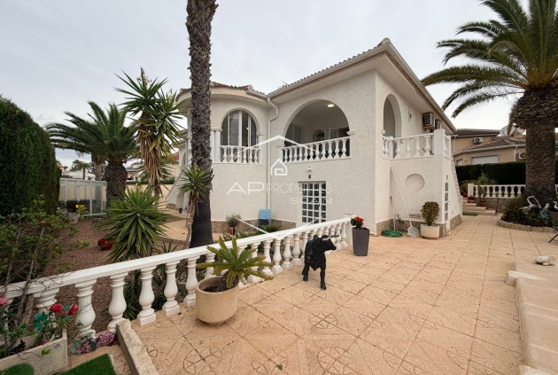 Herverkoop - Villa - Vrijstaand -
Ciudad Quesada