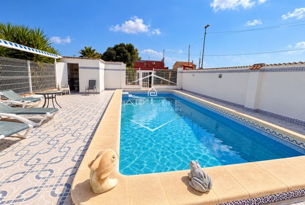 Herverkoop - Finca -
Orihuela