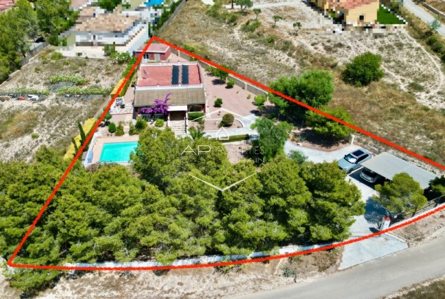 Herverkoop - Finca -
Hondón de los Fráiles