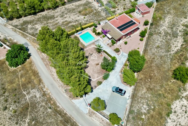 Herverkoop - Finca -
Hondón de los Fráiles