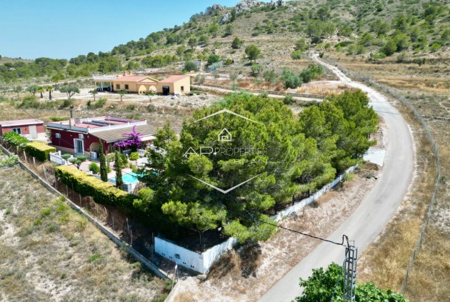 Herverkoop - Finca -
Hondón de los Fráiles