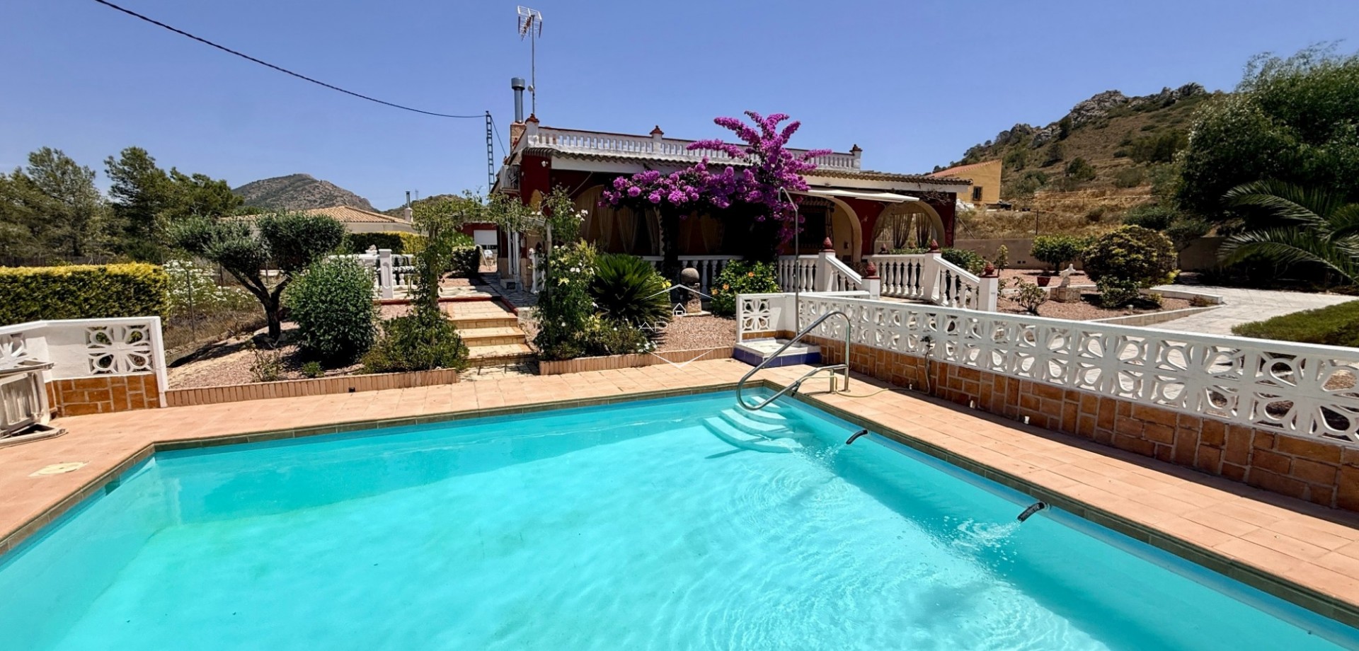 Herverkoop - Finca -
Hondón de los Fráiles