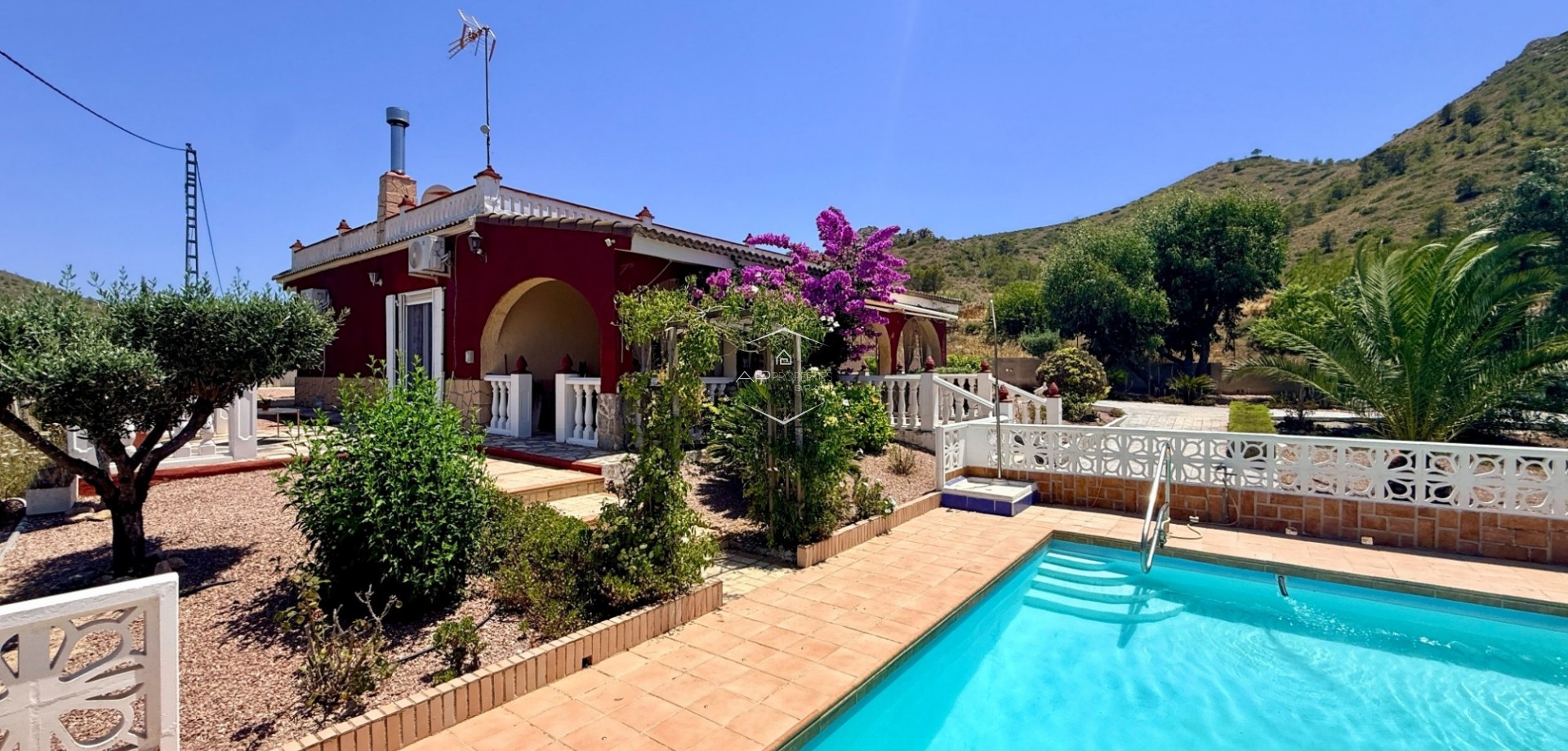 Herverkoop - Finca -
Hondón de los Fráiles