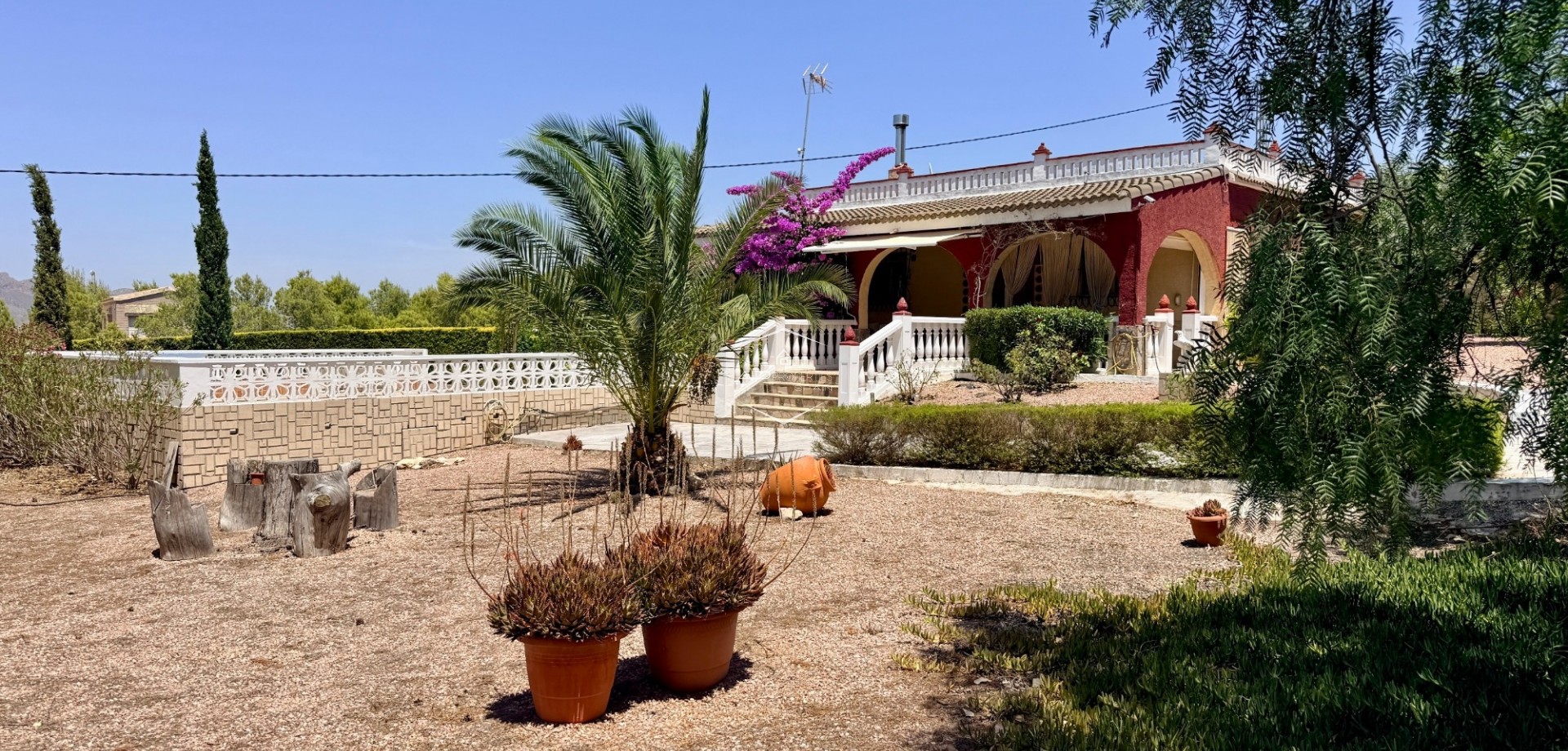 Herverkoop - Finca -
Hondón de los Fráiles