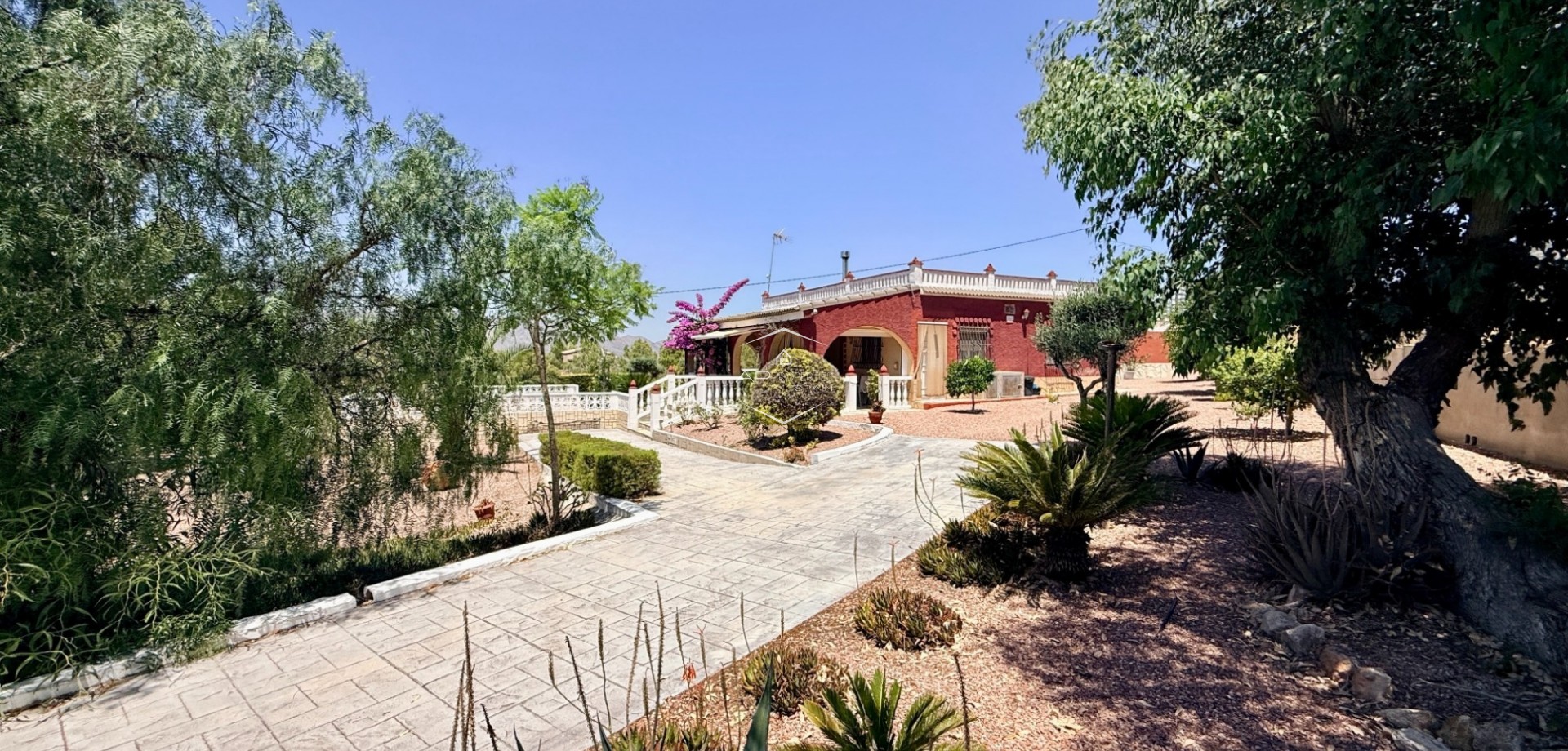 Herverkoop - Finca -
Hondón de los Fráiles