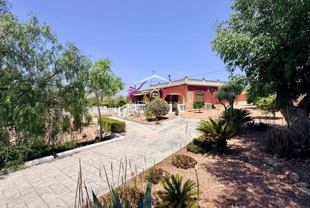 Herverkoop - Finca -
Hondón de los Fráiles
