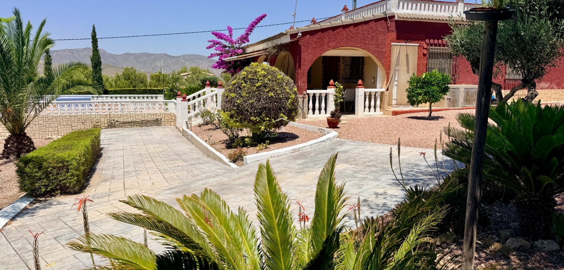 Herverkoop - Finca -
Hondón de los Fráiles