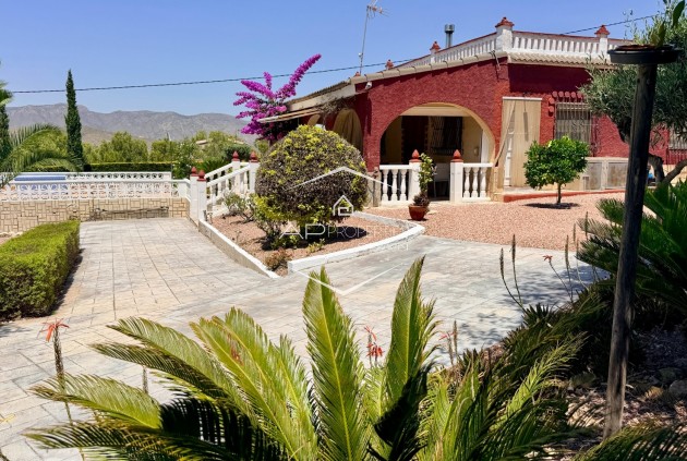 Herverkoop - Finca -
Hondón de los Fráiles