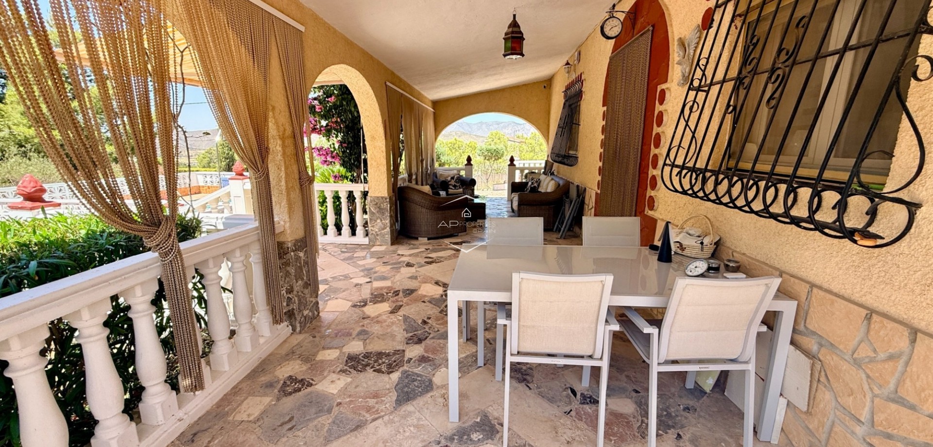 Herverkoop - Finca -
Hondón de los Fráiles