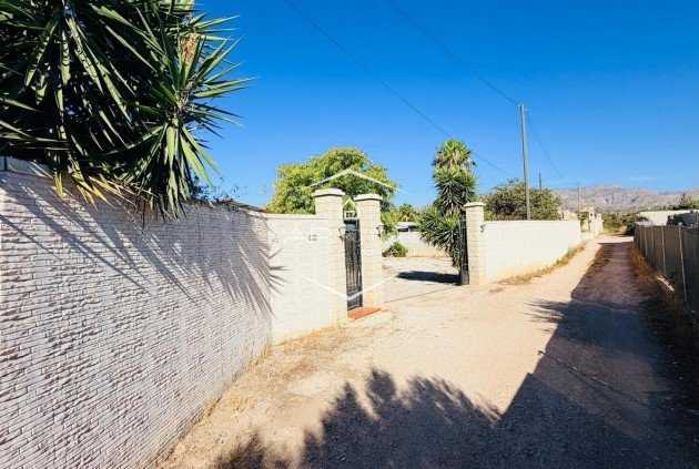 Resale - Villa - Detached -
Crevillente