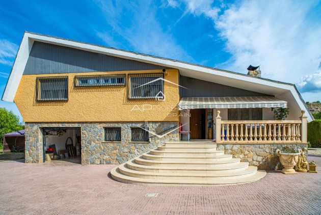 Revente - Villa - Indépendante -
Petrer (Loma Bada) - Calle Cles