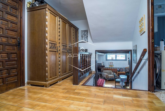 Revente - Villa - Indépendante -
Petrer (Loma Bada) - Calle Cles