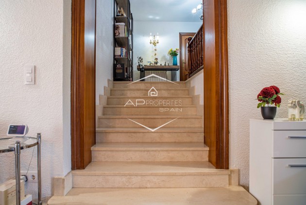 Revente - Villa - Indépendante -
Petrer (Loma Bada) - Calle Cles