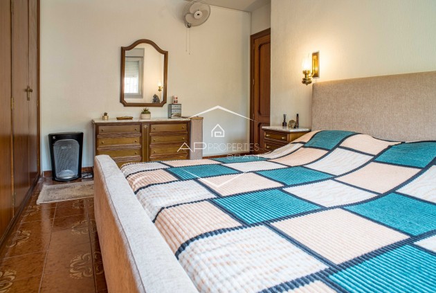 Revente - Villa - Indépendante -
Petrer (Loma Bada) - Calle Cles