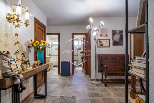 Revente - Villa - Indépendante -
Petrer (Loma Bada) - Calle Cles