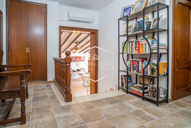 Revente - Villa - Indépendante -
Petrer (Loma Bada) - Calle Cles