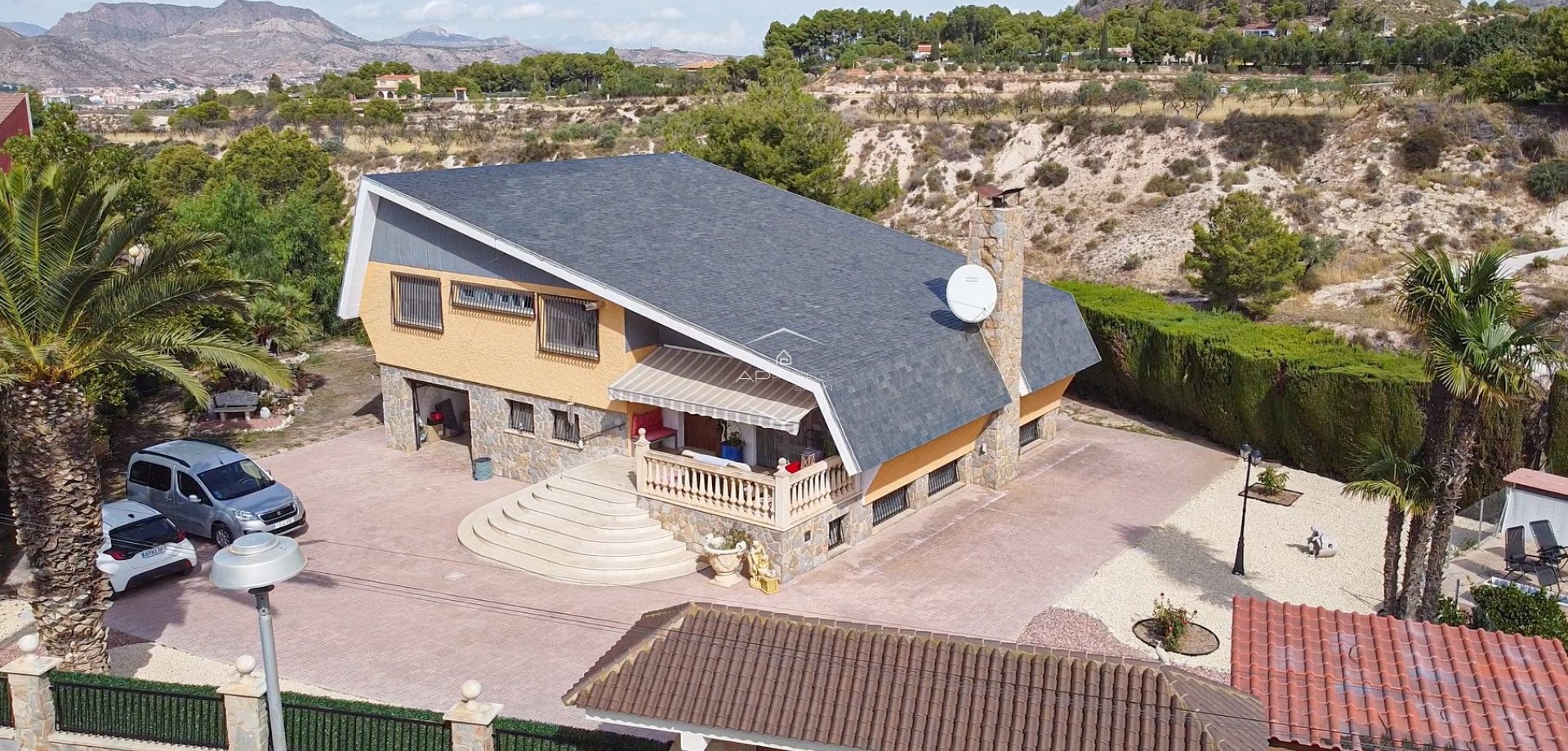 Revente - Villa - Indépendante -
Petrer (Loma Bada) - Calle Cles