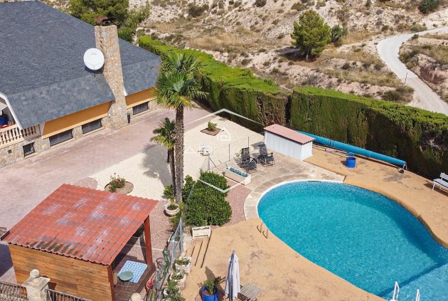 Revente - Villa - Indépendante -
Petrer (Loma Bada) - Calle Cles