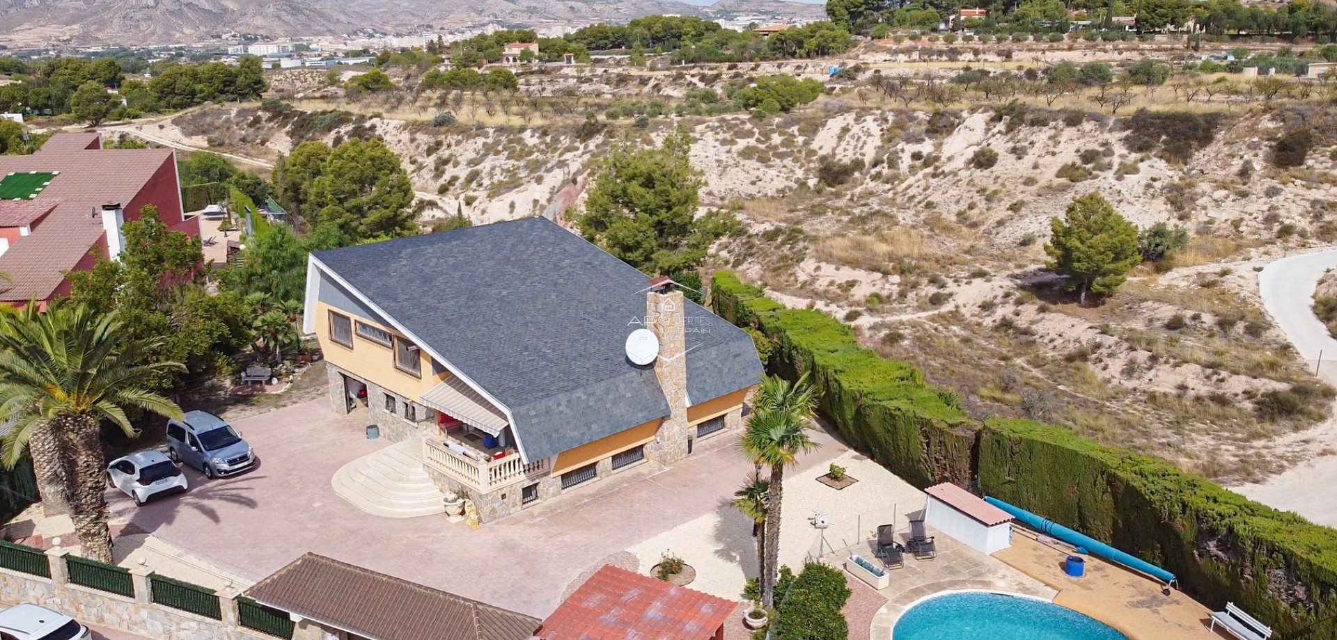 Revente - Villa - Indépendante -
Petrer (Loma Bada) - Calle Cles
