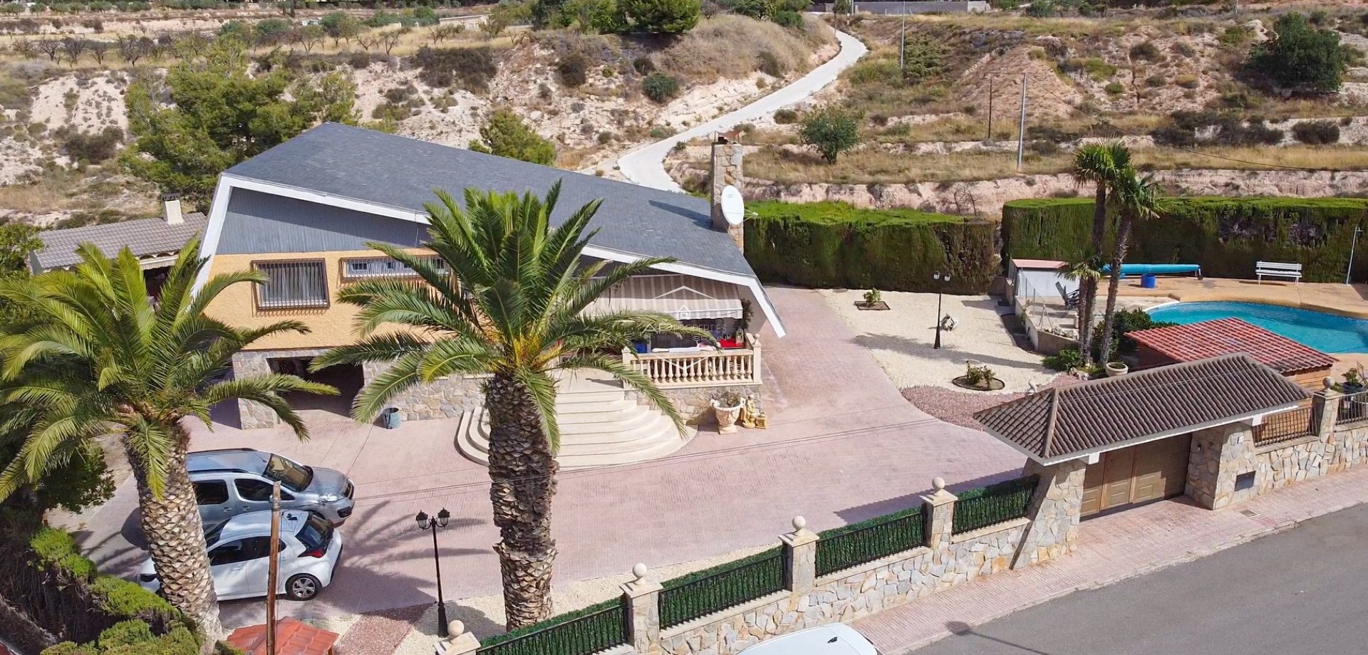Revente - Villa - Indépendante -
Petrer (Loma Bada) - Calle Cles