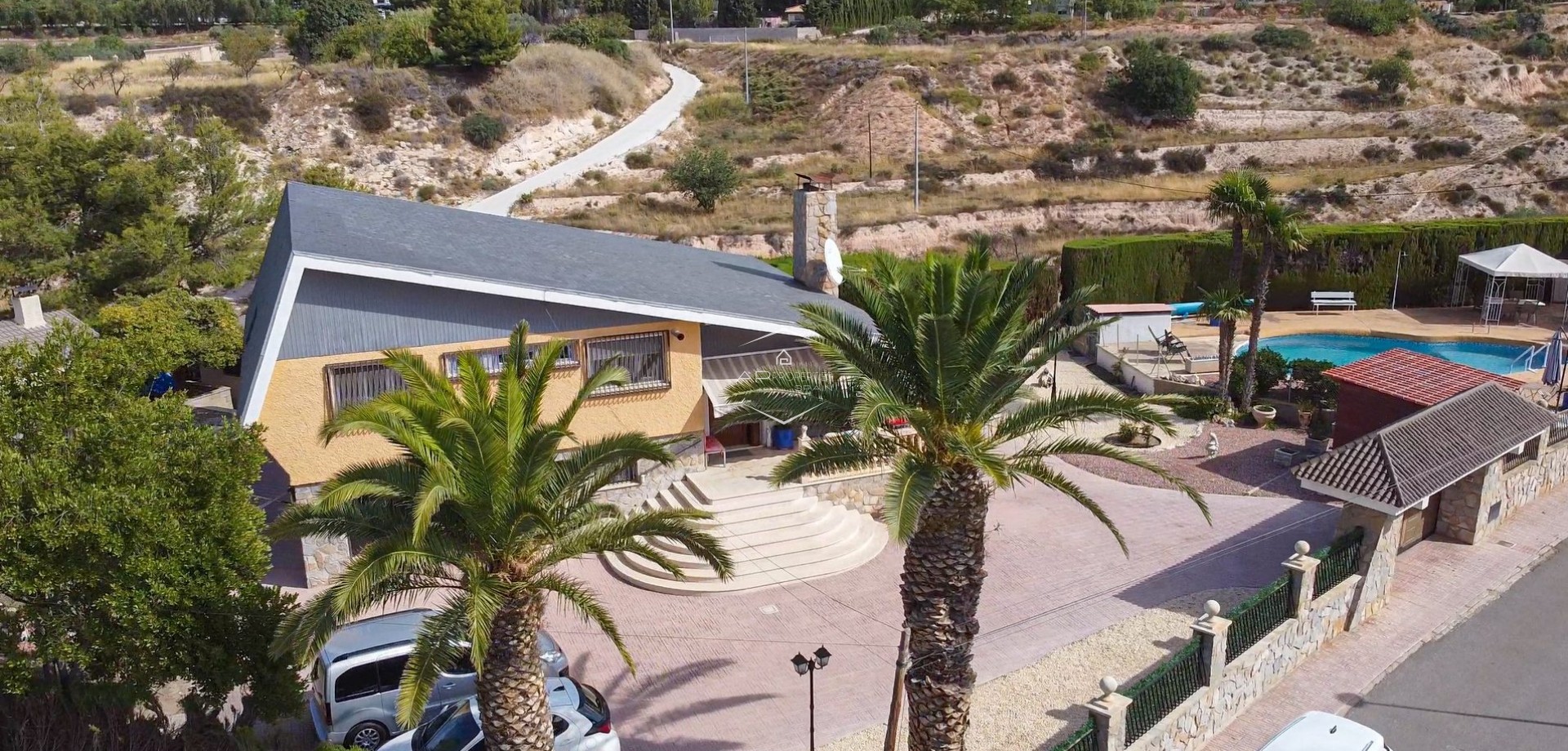 Revente - Villa - Indépendante -
Petrer (Loma Bada) - Calle Cles