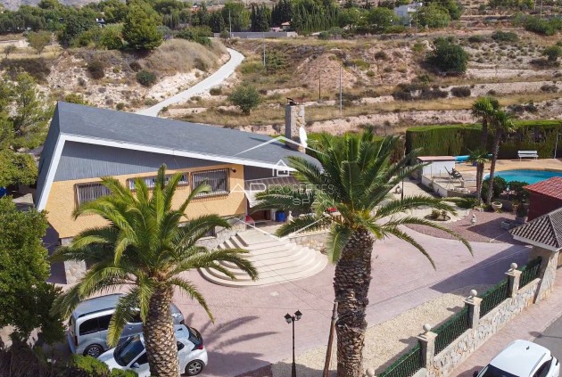 Revente - Villa - Indépendante -
Petrer (Loma Bada) - Calle Cles