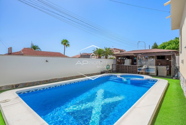 Resale - Villa - Detached -
Ciudad Quesada - Center