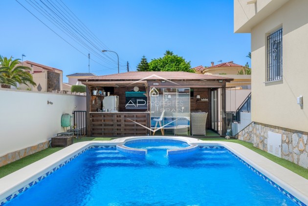 Resale - Villa - Detached -
Ciudad Quesada - Center