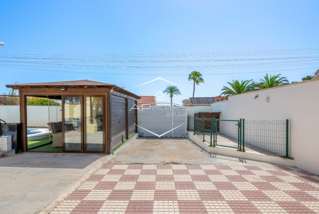 Resale - Villa - Detached -
Ciudad Quesada - Center