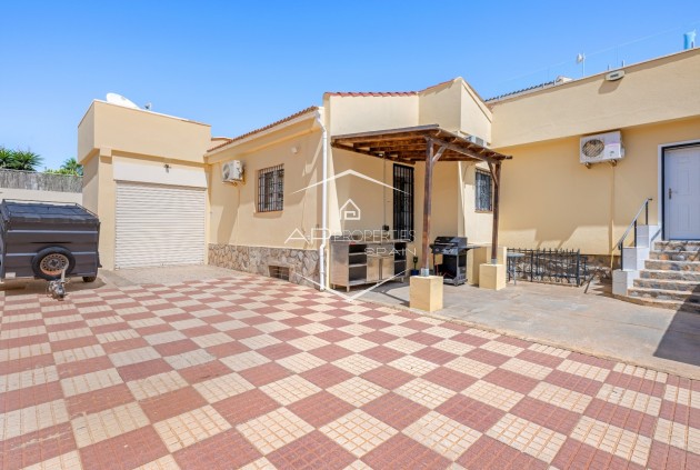 Resale - Villa - Detached -
Ciudad Quesada - Center